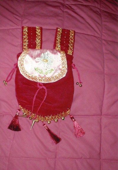 Red velvet pouch with embroidery on silk of Daisy in silkwork and goldwork